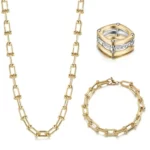 the ring the bracelet and the necklace of the Gorgeous Le Cheval Set Gold