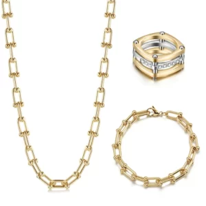 the ring the bracelet and the necklace of the Gorgeous Le Cheval Set Gold