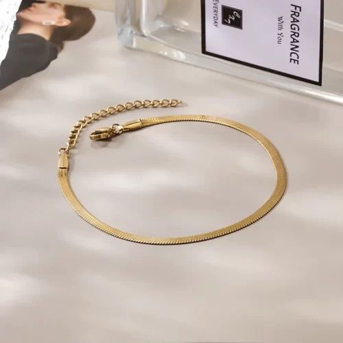 close up photo of the Superb Gold Venice Bracelet