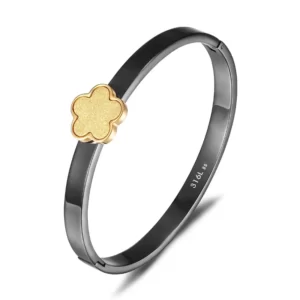 the golden Beautiful Lucky Clover Bangle 3 Colors