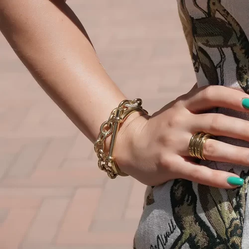 the Spectacular Golden Vintage Jewelry Set on a woman's hand