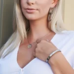 a blonde hair woman wearing the Attractive Interlocking Hoop Earrings